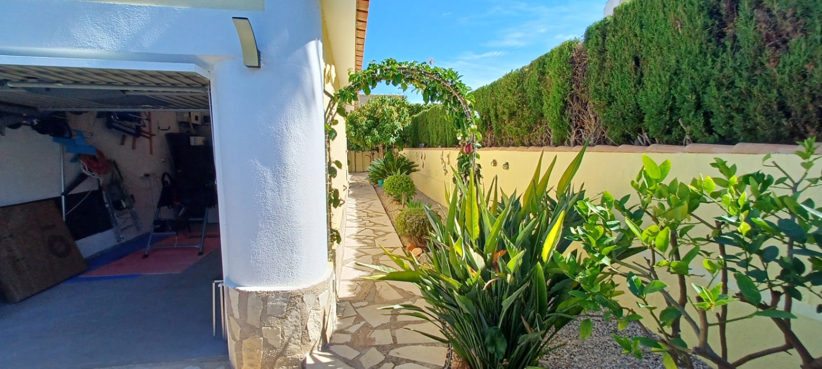 Villa de ensueño en venta en Dénia, con piscina y vistas al Montgó