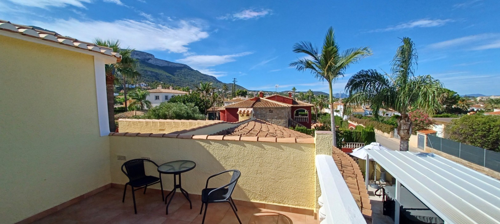 Villa de ensueño en venta en Dénia, con piscina y vistas al Montgó