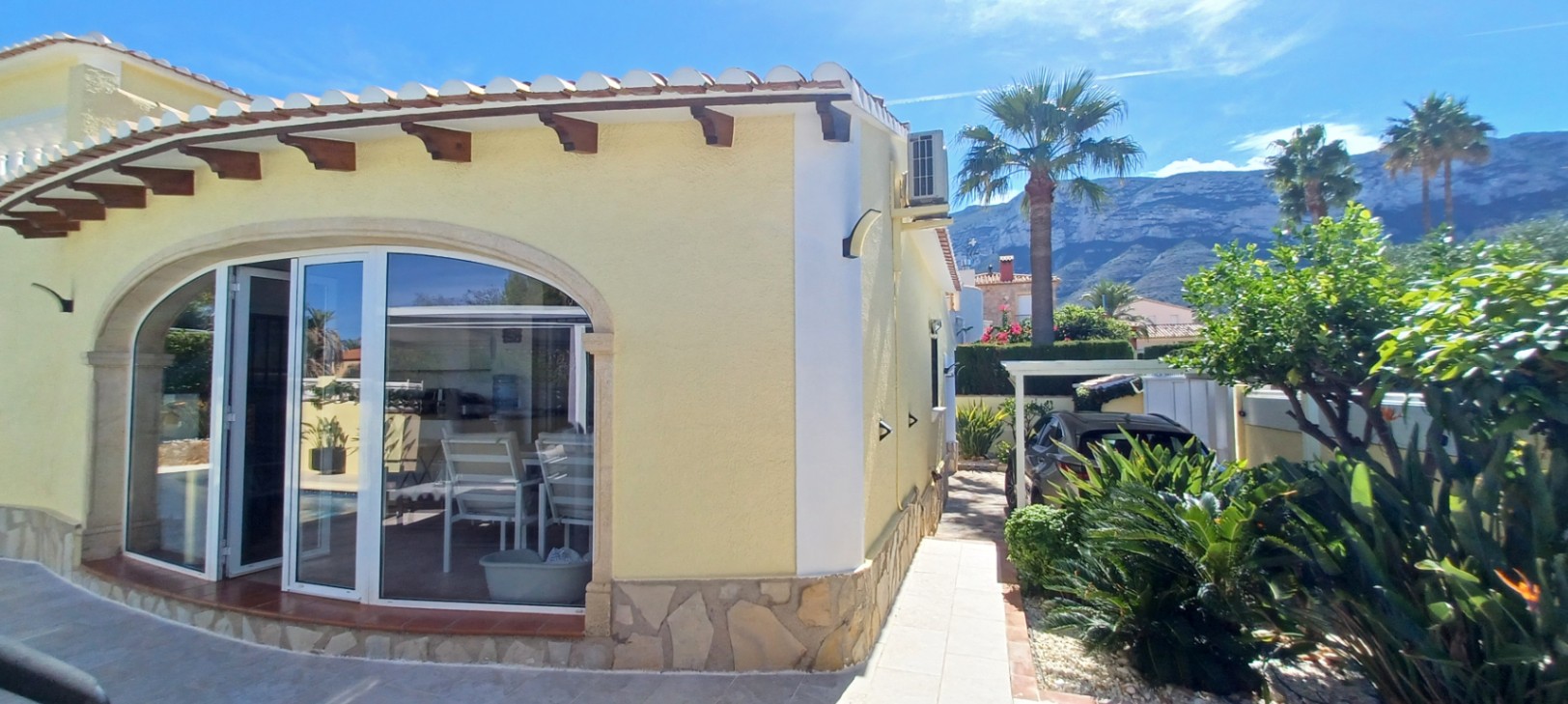 Villa de ensueño en venta en Dénia, con piscina y vistas al Montgó