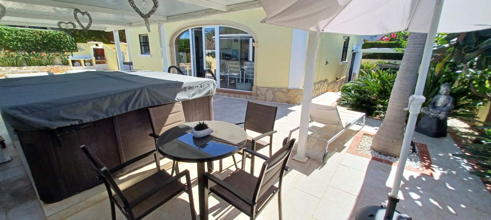 Villa de ensueño en venta en Dénia, con piscina y vistas al Montgó