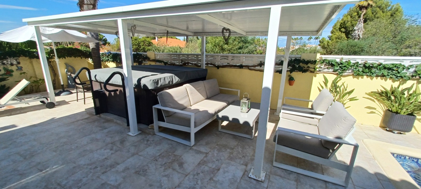 Villa de ensueño en venta en Dénia, con piscina y vistas al Montgó