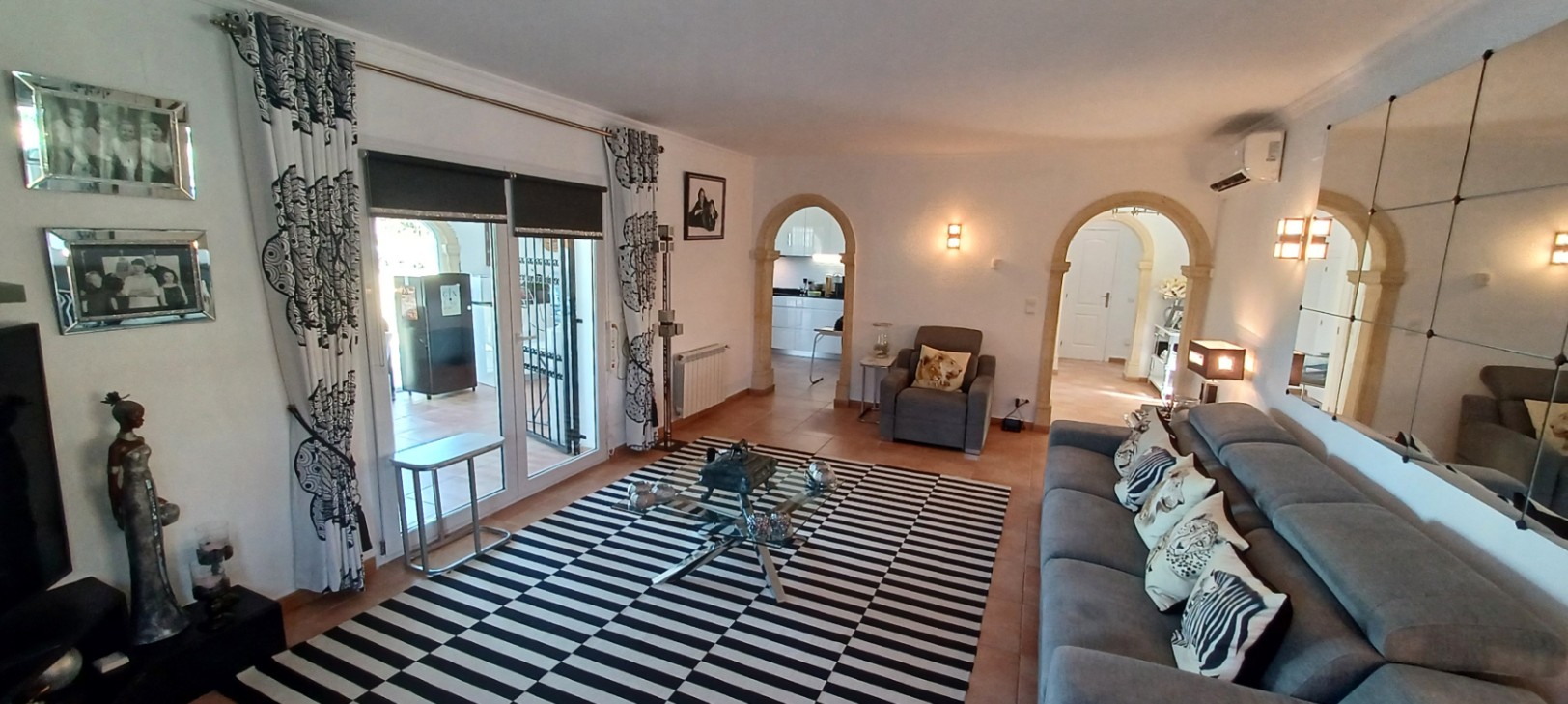 Villa de ensueño en venta en Dénia, con piscina y vistas al Montgó