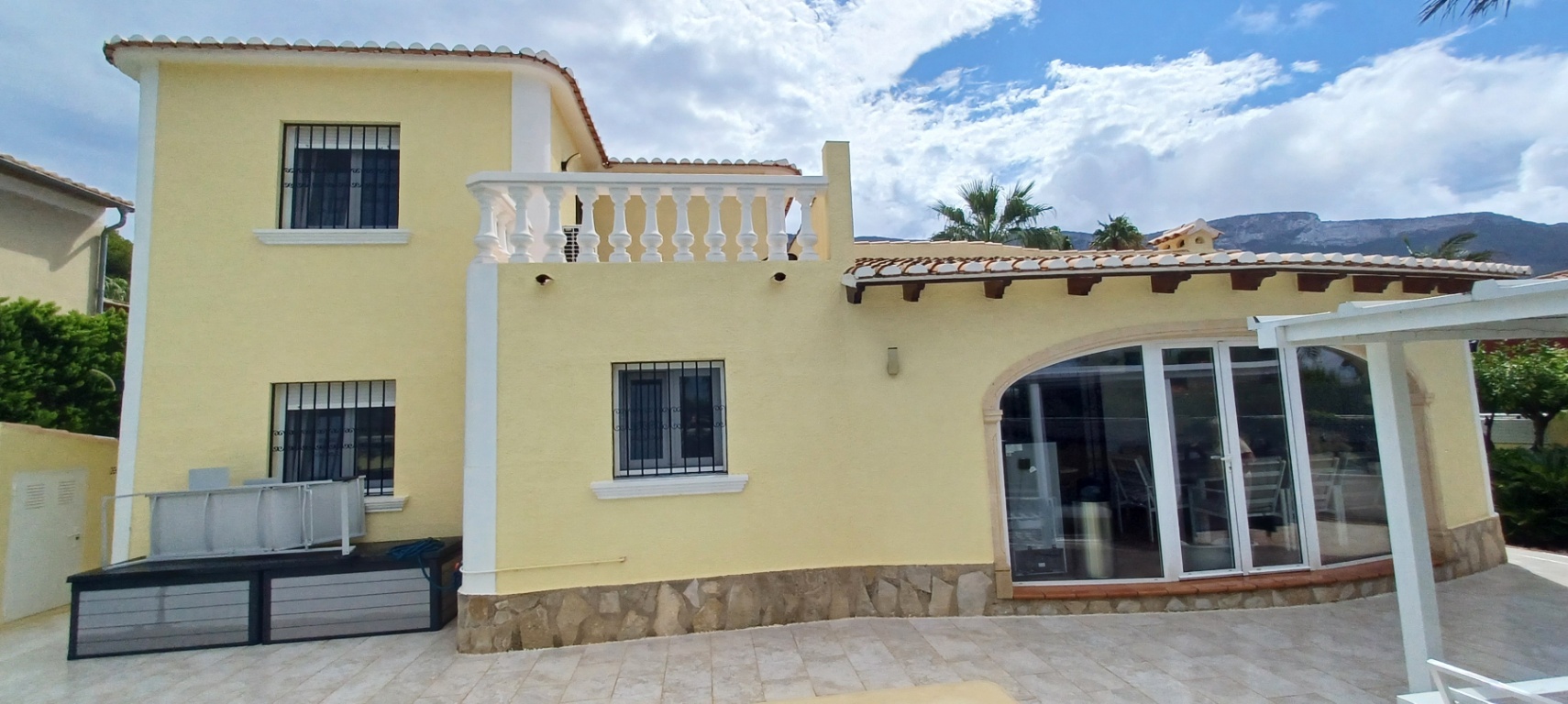 Villa de ensueño en venta en Dénia, con piscina y vistas al Montgó