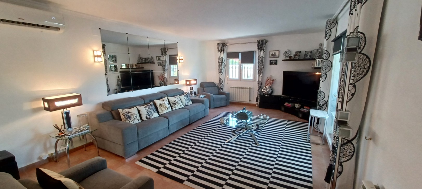 Villa de ensueño en venta en Dénia, con piscina y vistas al Montgó