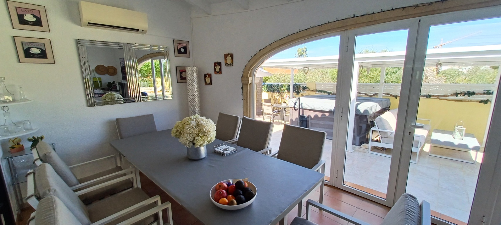 Villa de ensueño en venta en Dénia, con piscina y vistas al Montgó