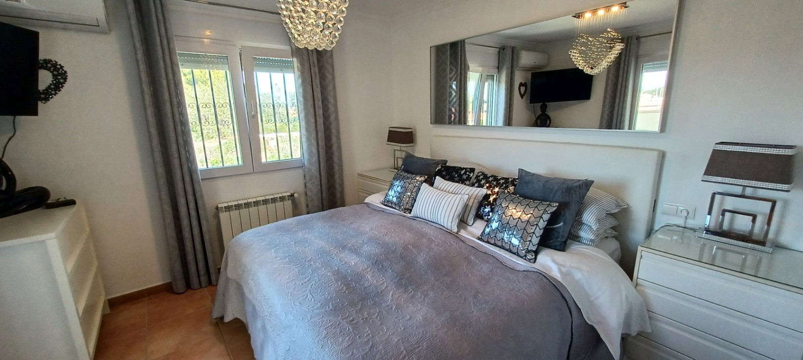 Villa de ensueño en venta en Dénia, con piscina y vistas al Montgó