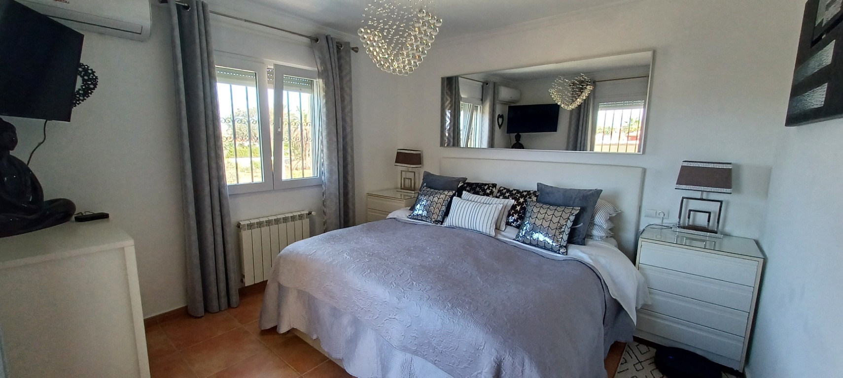 Villa de ensueño en venta en Dénia, con piscina y vistas al Montgó