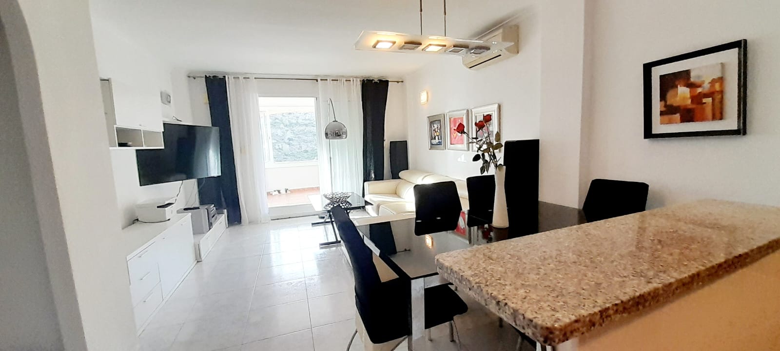 Casa adosada en Benitachell con 2 habitaciones y piscina comunitaria.