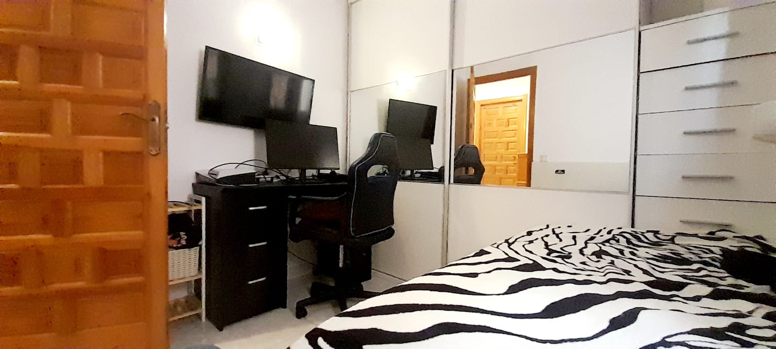 Casa adosada en Benitachell con 2 habitaciones y piscina comunitaria.