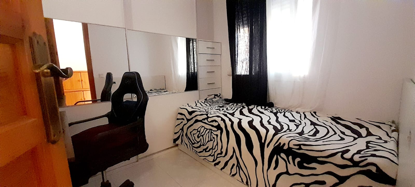 Casa adosada en Benitachell con 2 habitaciones y piscina comunitaria.