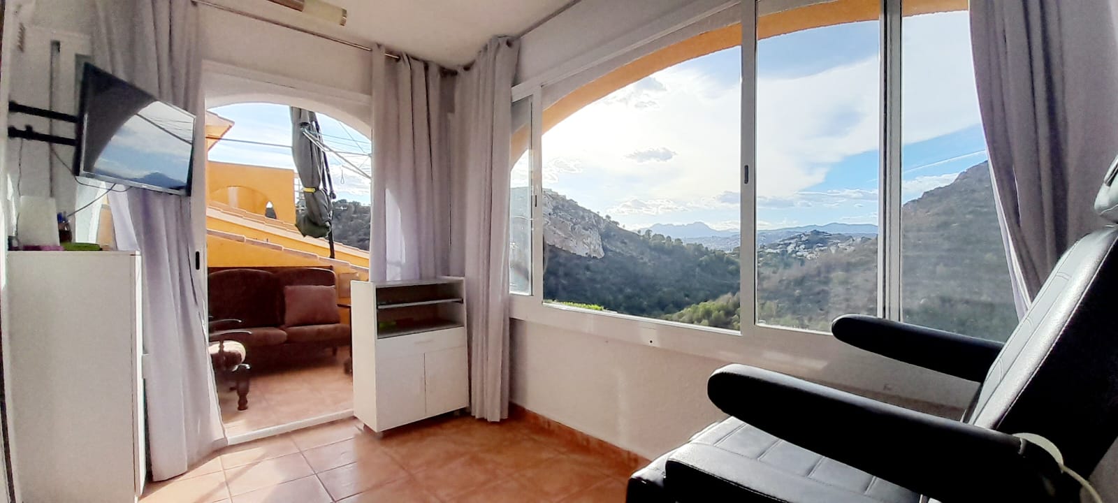 Casa adosada en Benitachell con 2 habitaciones y piscina comunitaria.