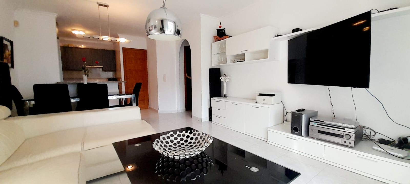 Casa adosada en Benitachell con 2 habitaciones y piscina comunitaria.