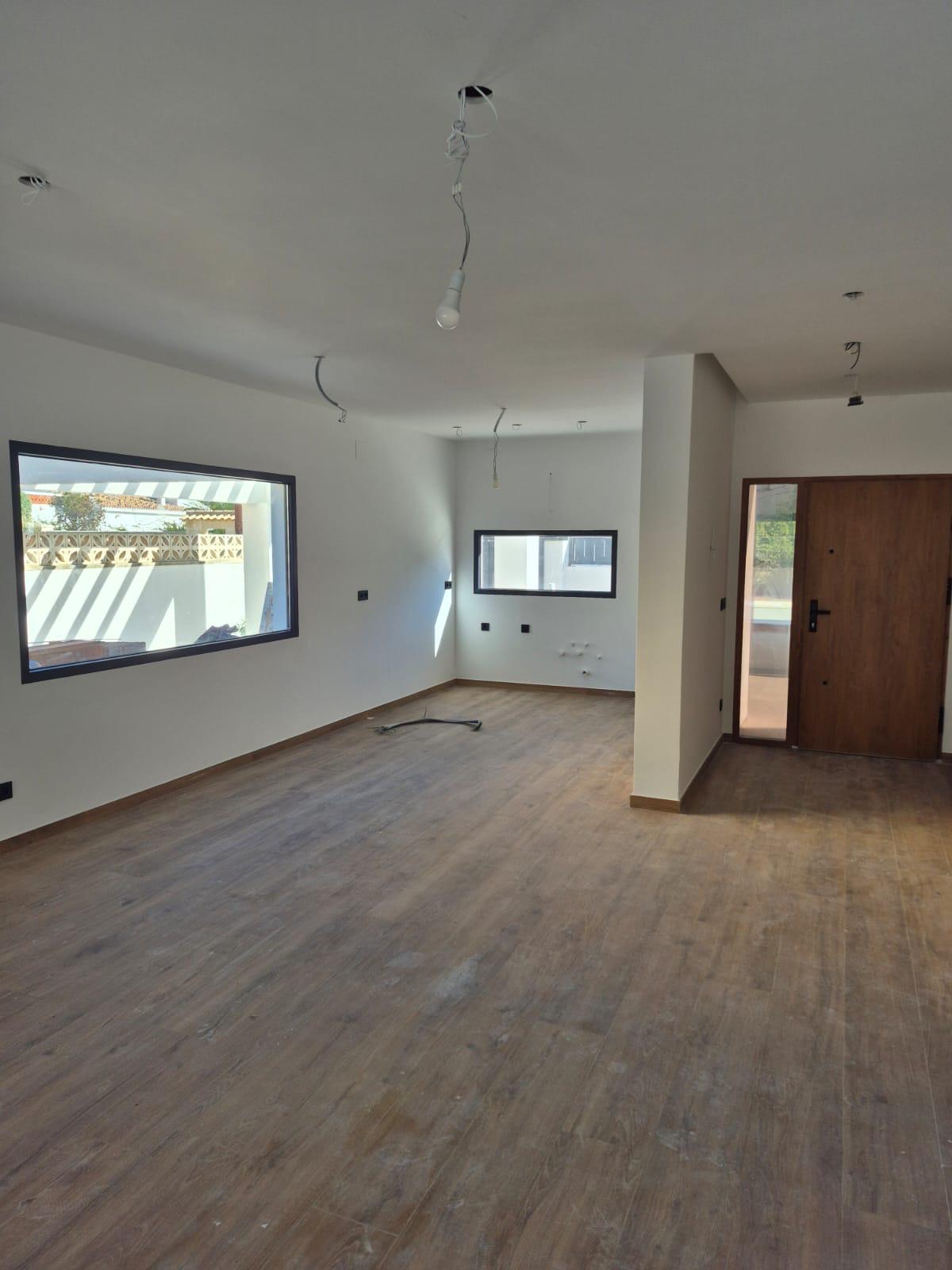 Chalet en venta con 3 dormitorios y piscina en Denia, Alicante