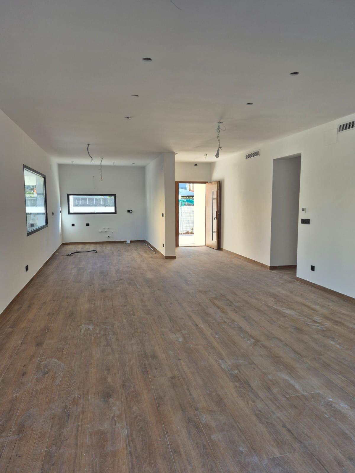 Chalet en venta con 3 dormitorios y piscina en Denia, Alicante
