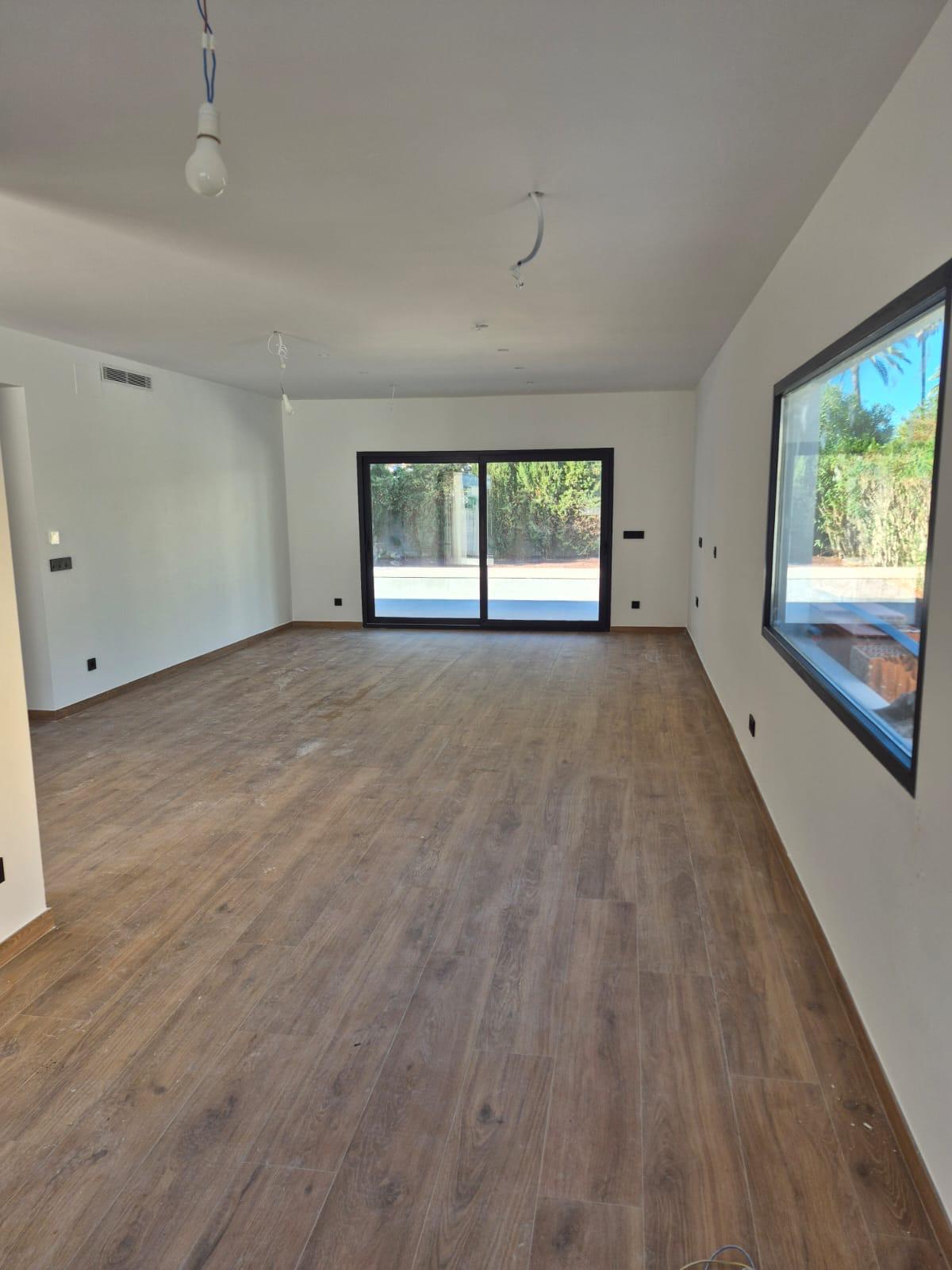 Chalet en venta con 3 dormitorios y piscina en Denia, Alicante