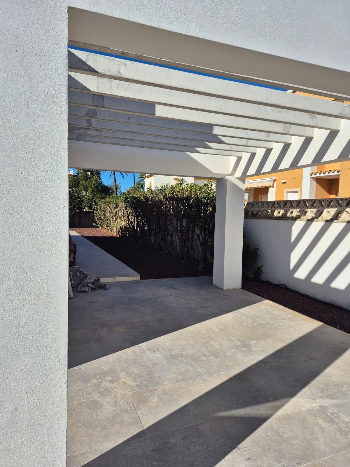 Chalet en venta con 3 dormitorios y piscina en Denia, Alicante