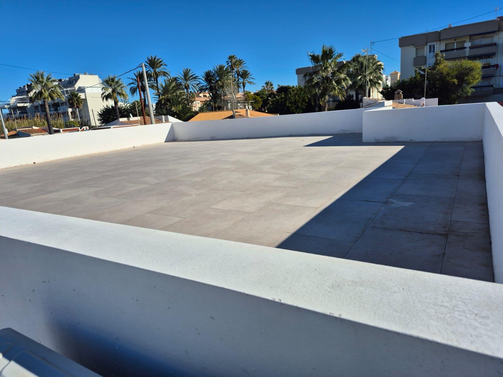 Chalet en venta con 3 dormitorios y piscina en Denia, Alicante