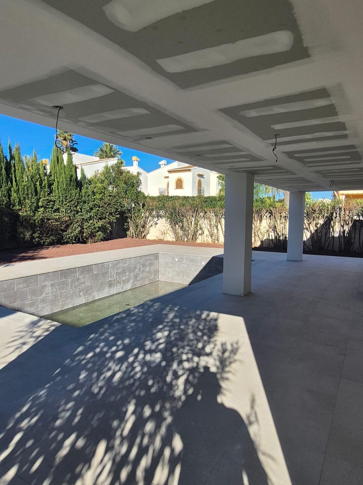 Chalet en venta con 3 dormitorios y piscina en Denia, Alicante