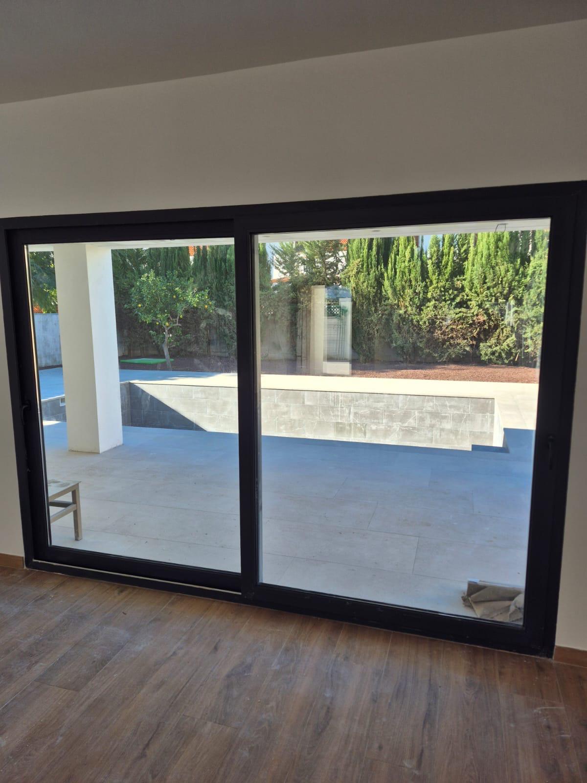 Chalet en venta con 3 dormitorios y piscina en Denia, Alicante