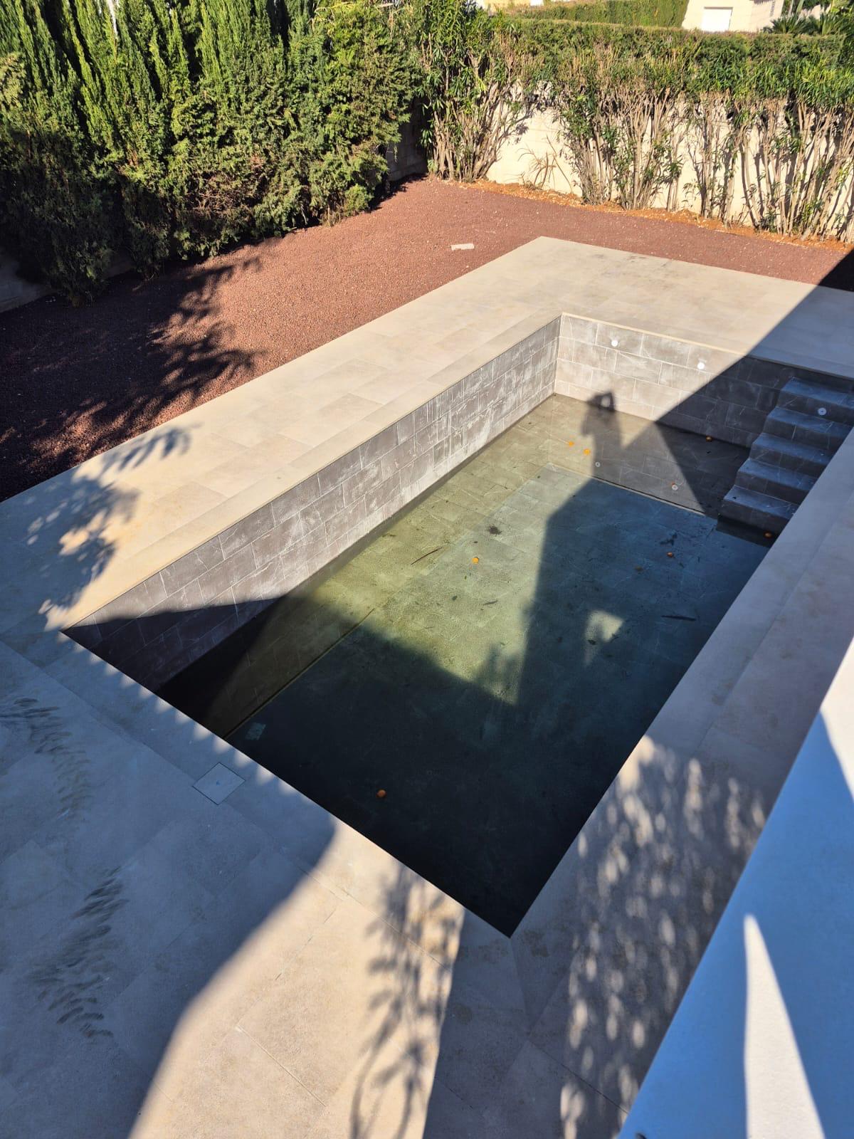 Chalet en venta con 3 dormitorios y piscina en Denia, Alicante