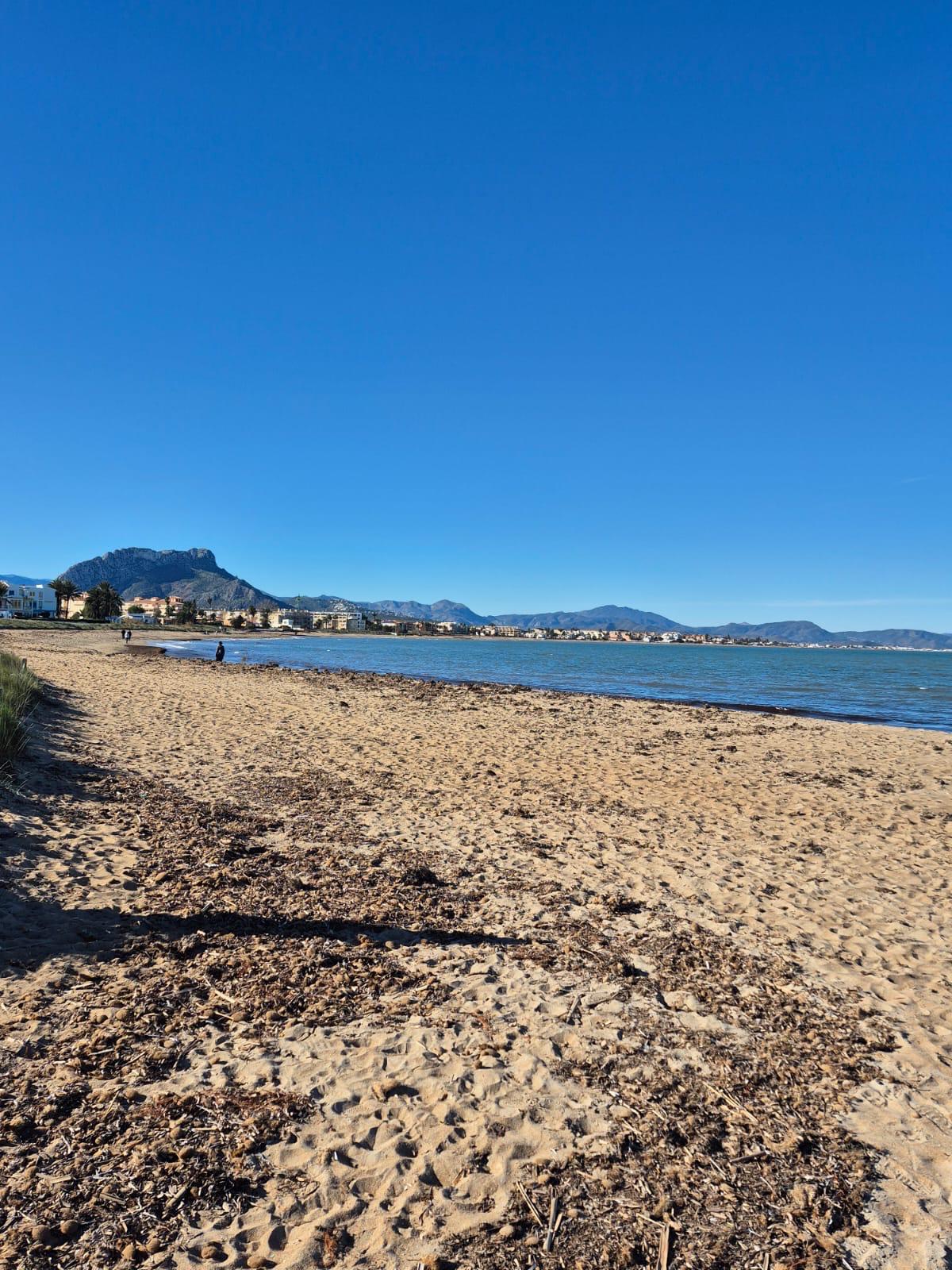 Chalet en venta con 3 dormitorios y piscina en Denia, Alicante