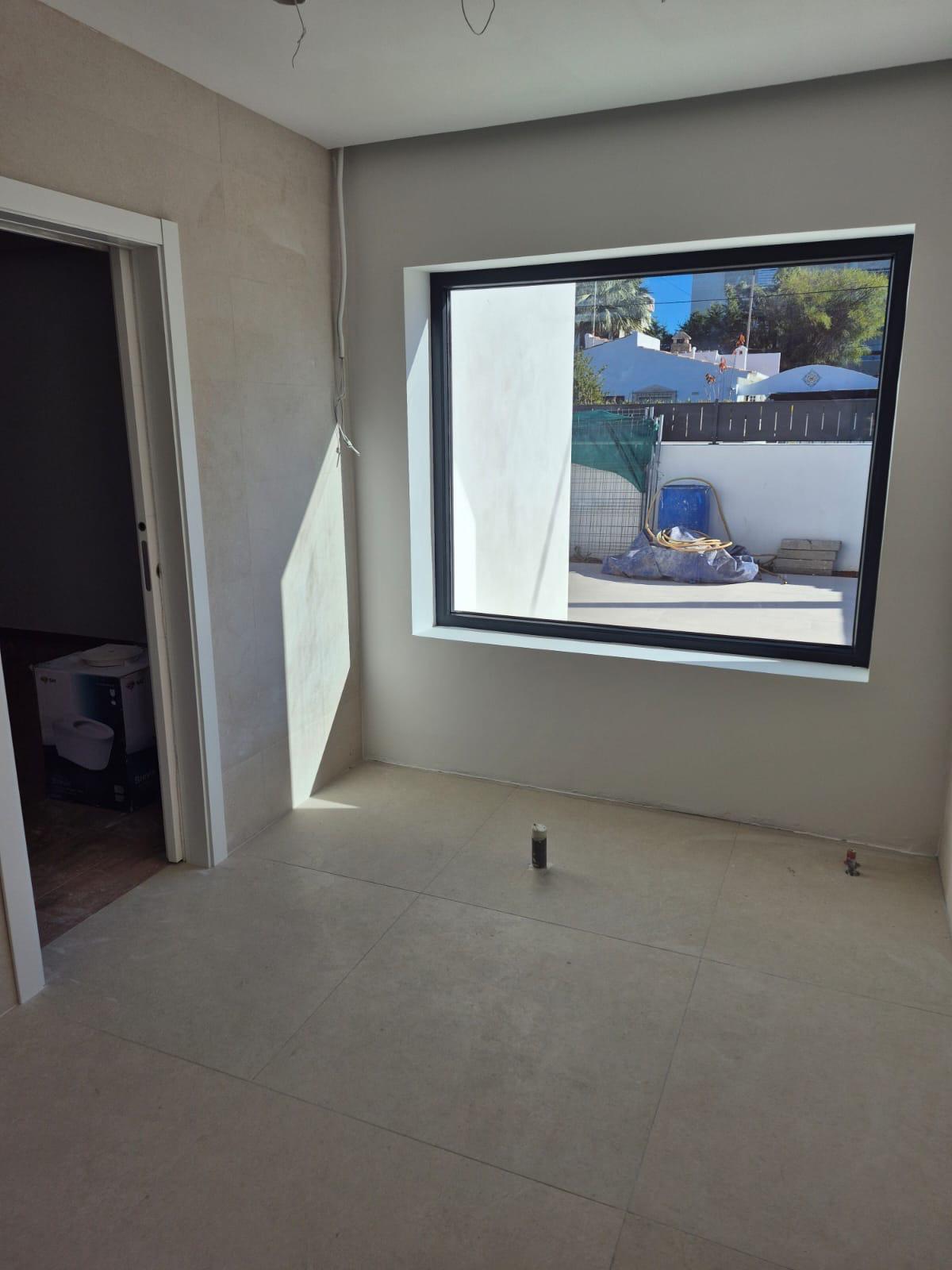 Chalet en venta con 3 dormitorios y piscina en Denia, Alicante