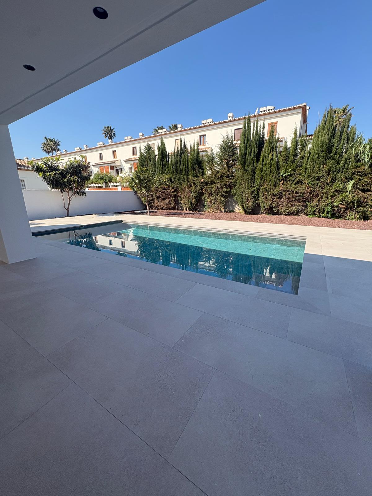 Chalet en venta con 3 dormitorios y piscina en Denia, Alicante