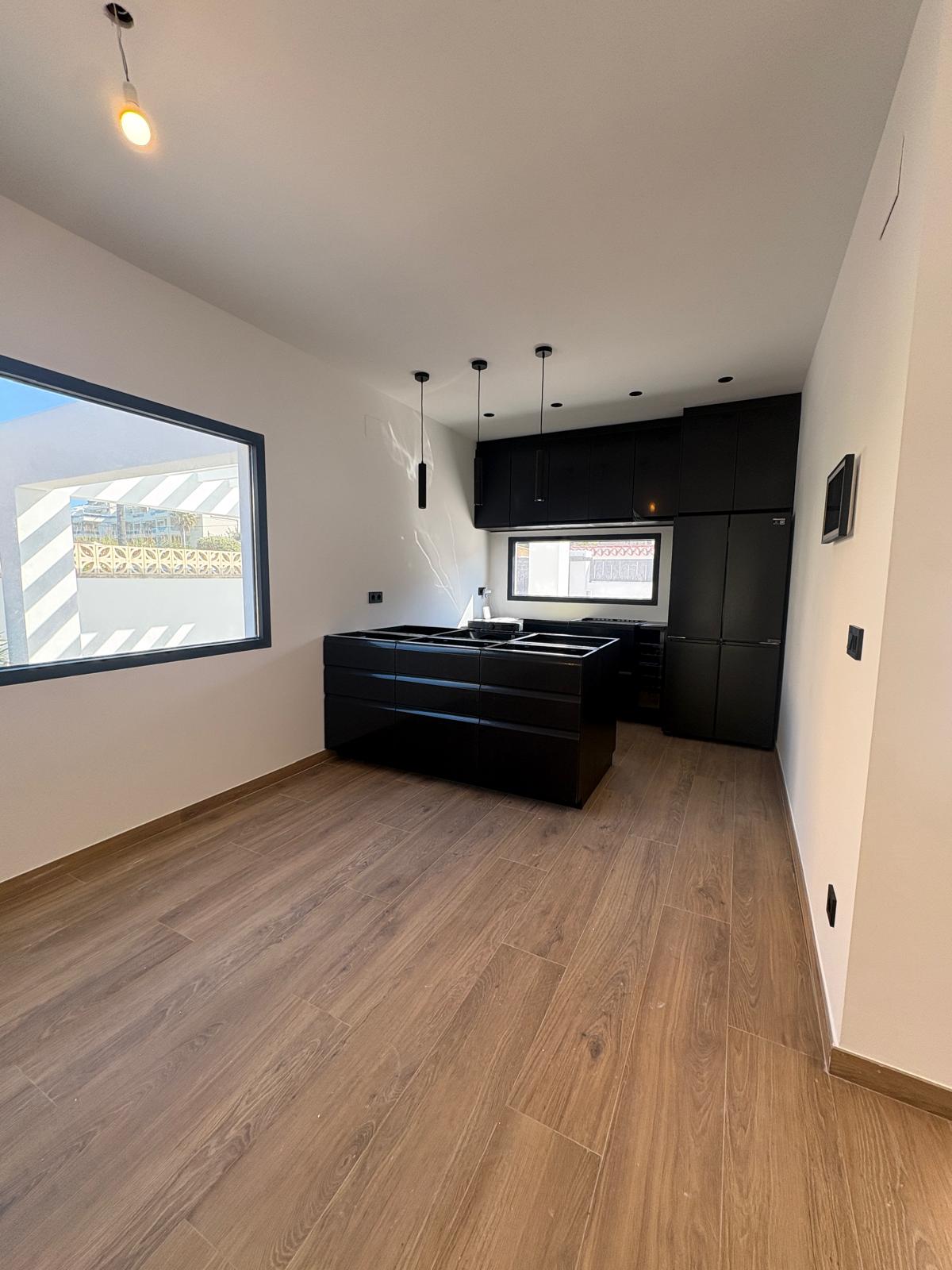 Chalet en venta con 3 dormitorios y piscina en Denia, Alicante
