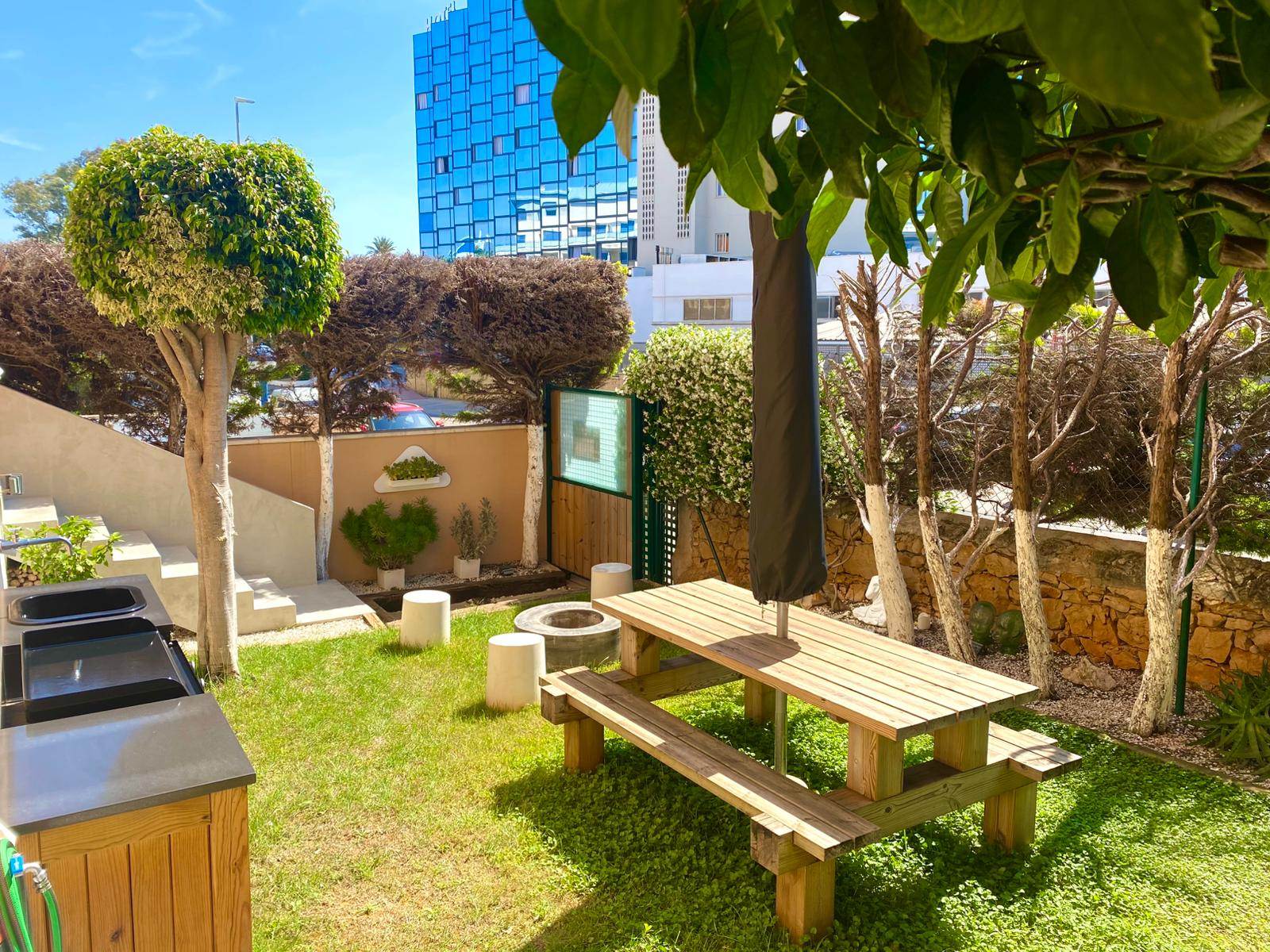 Apartamento reformado con 2 dormitorios en Denia, Alicante.