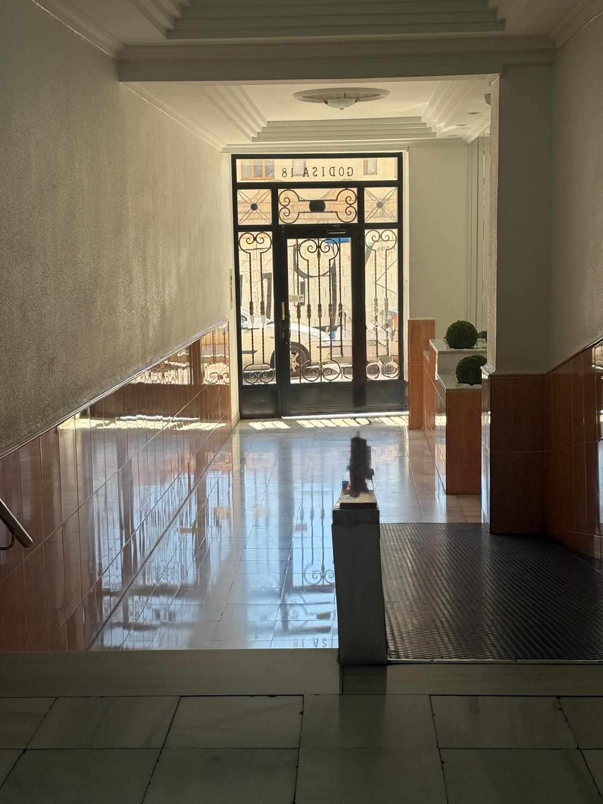 Apartamento en venta de 2 dormitorios en Torrevieja, Alicante.