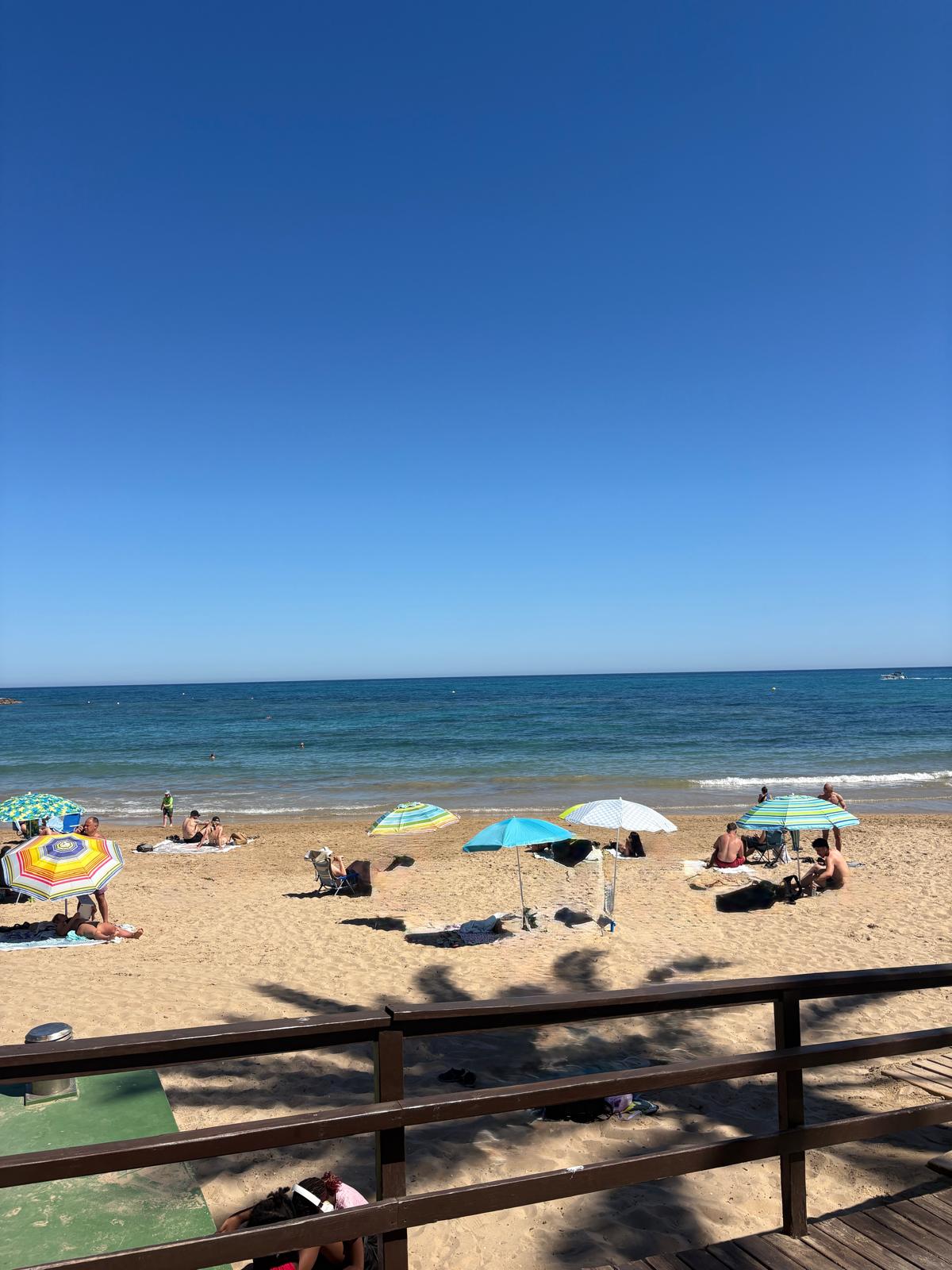 Apartamento en venta de 2 dormitorios en Torrevieja, Alicante.