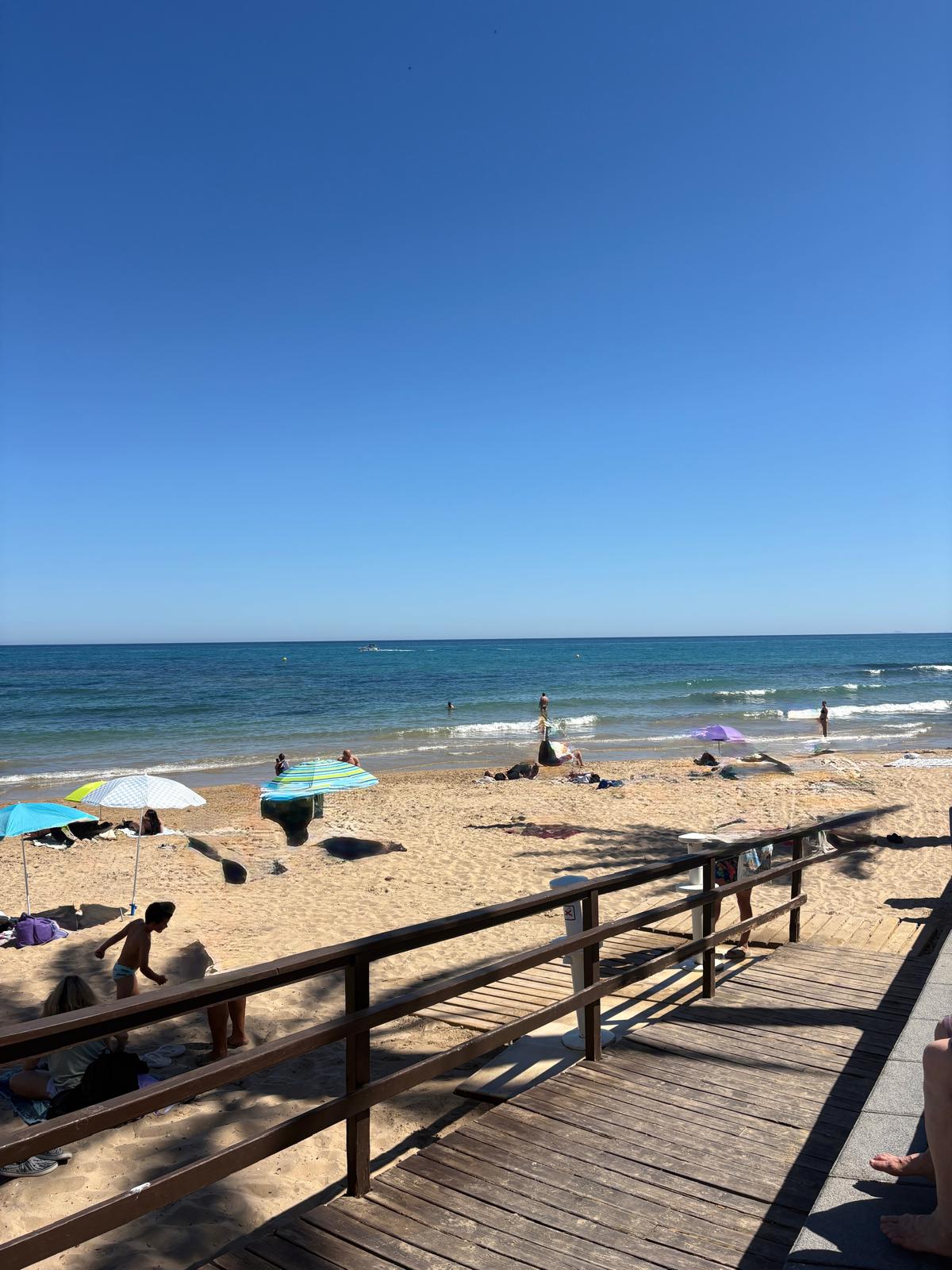 Apartamento en venta de 2 dormitorios en Torrevieja, Alicante.