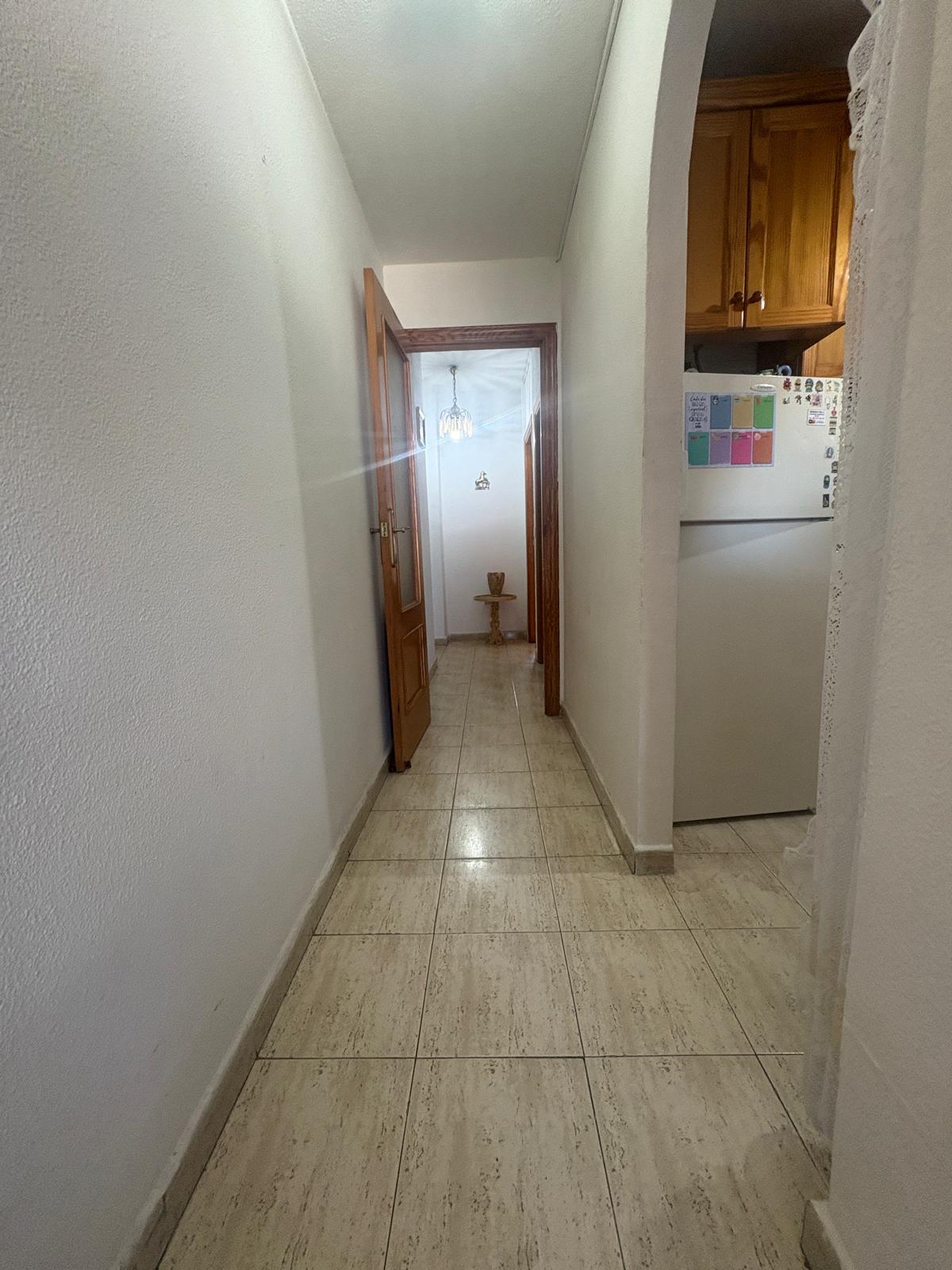 Apartamento en venta de 2 dormitorios en Torrevieja, Alicante.