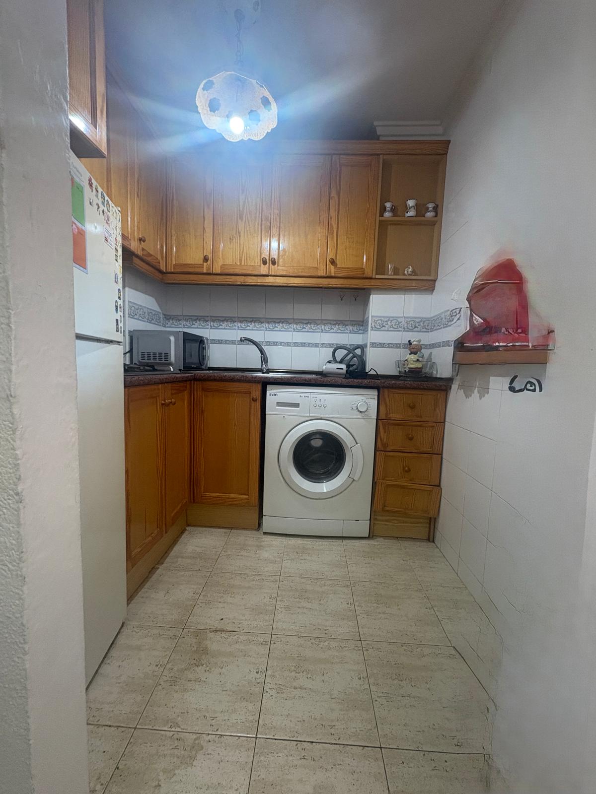 Apartamento en venta de 2 dormitorios en Torrevieja, Alicante.