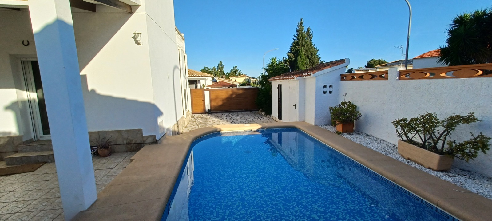 VILLA INDEPENDIENTE EN DENIA