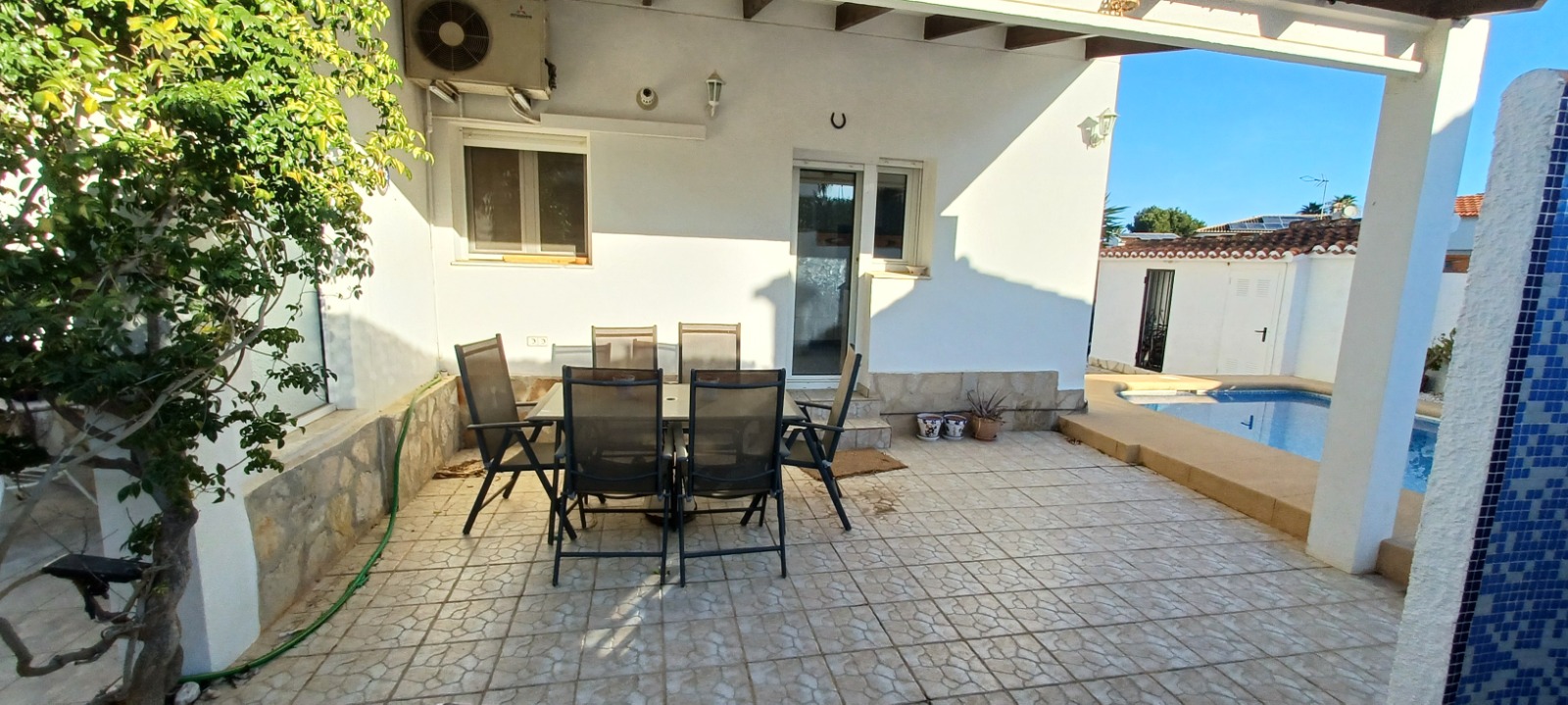 VILLA INDEPENDIENTE EN DENIA