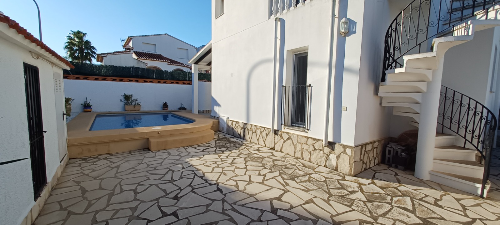 VILLA INDEPENDIENTE EN DENIA