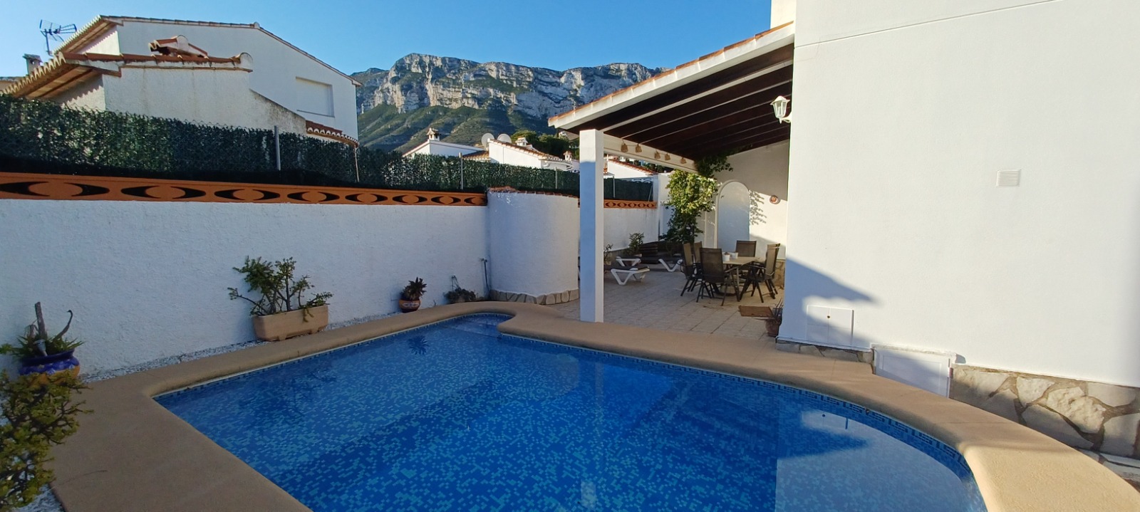 VILLA INDEPENDIENTE EN DENIA