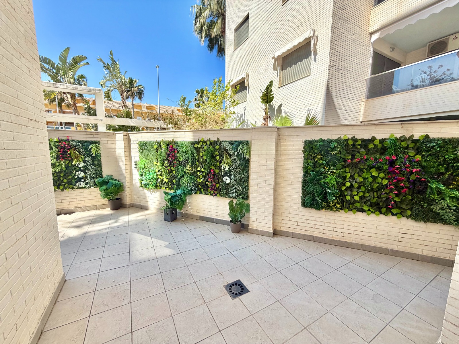 PLANTA BAJA CON PISCINA — KM 1 DENIA