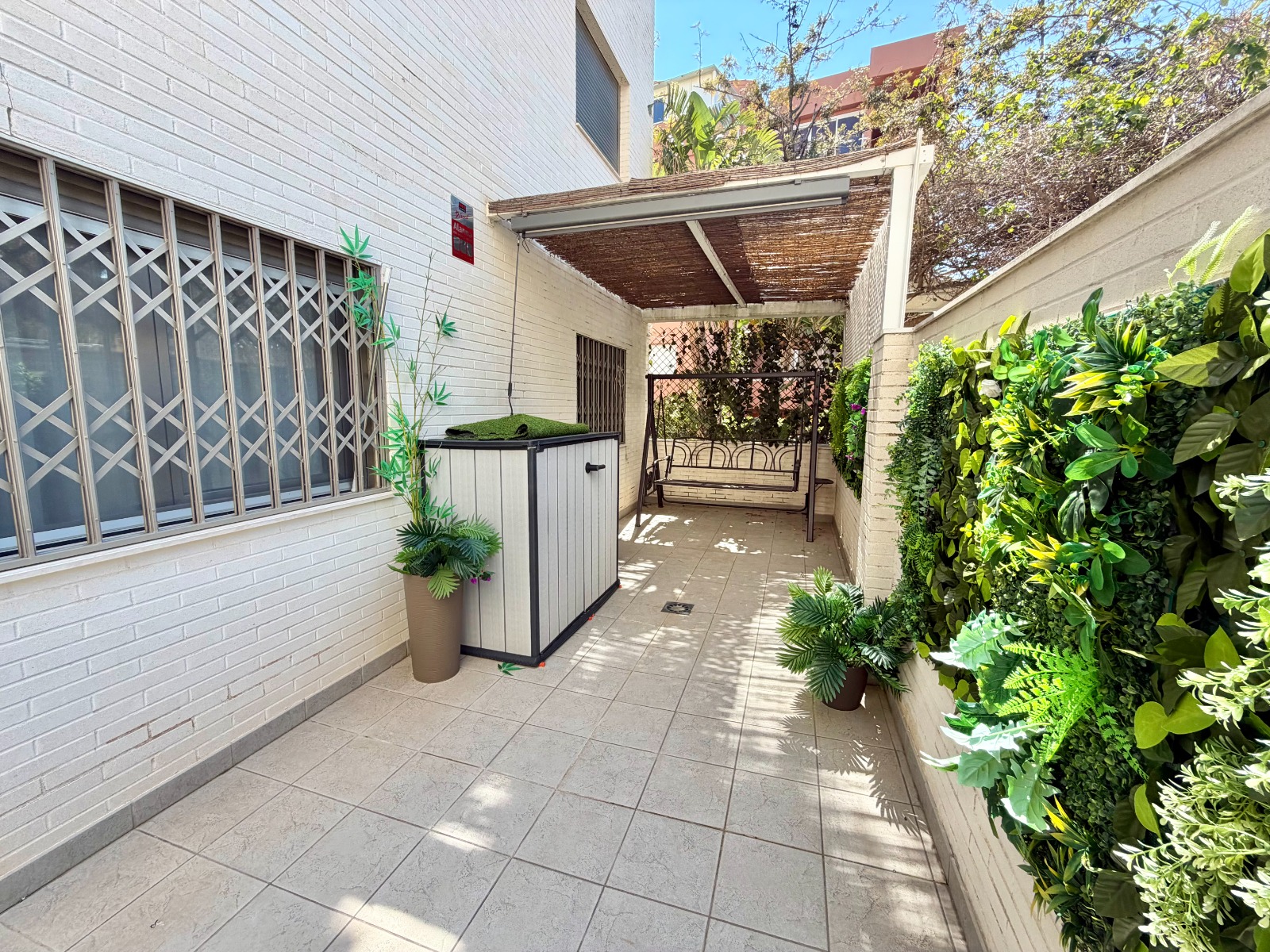 PLANTA BAJA CON PISCINA — KM 1 DENIA