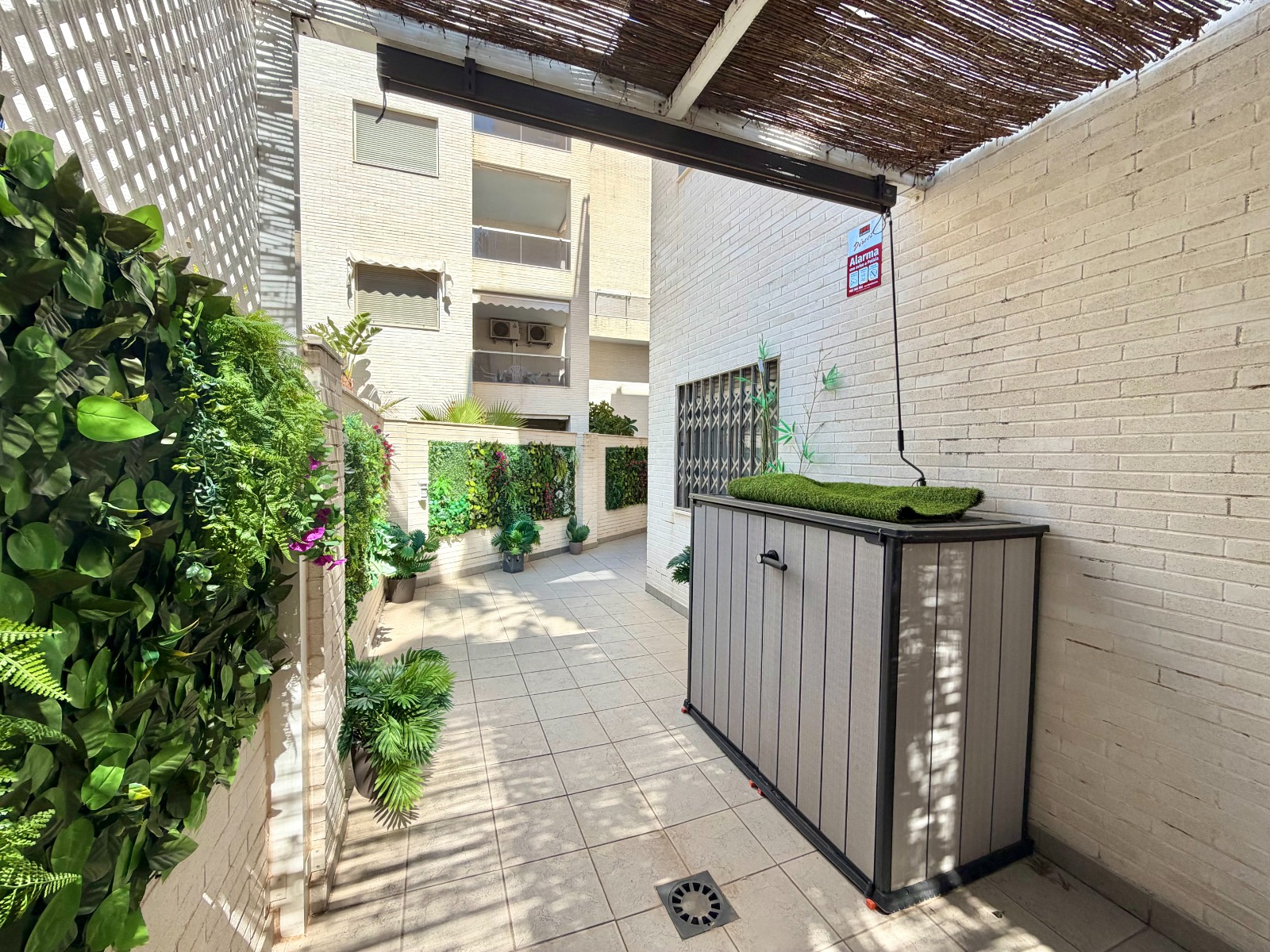 PLANTA BAJA CON PISCINA — KM 1 DENIA