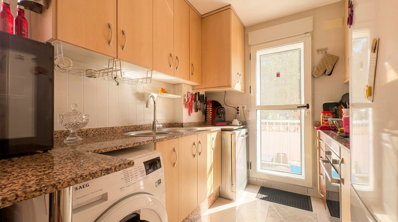 Single-family house in El Verger with a communal pool, garden, and plenty of light.