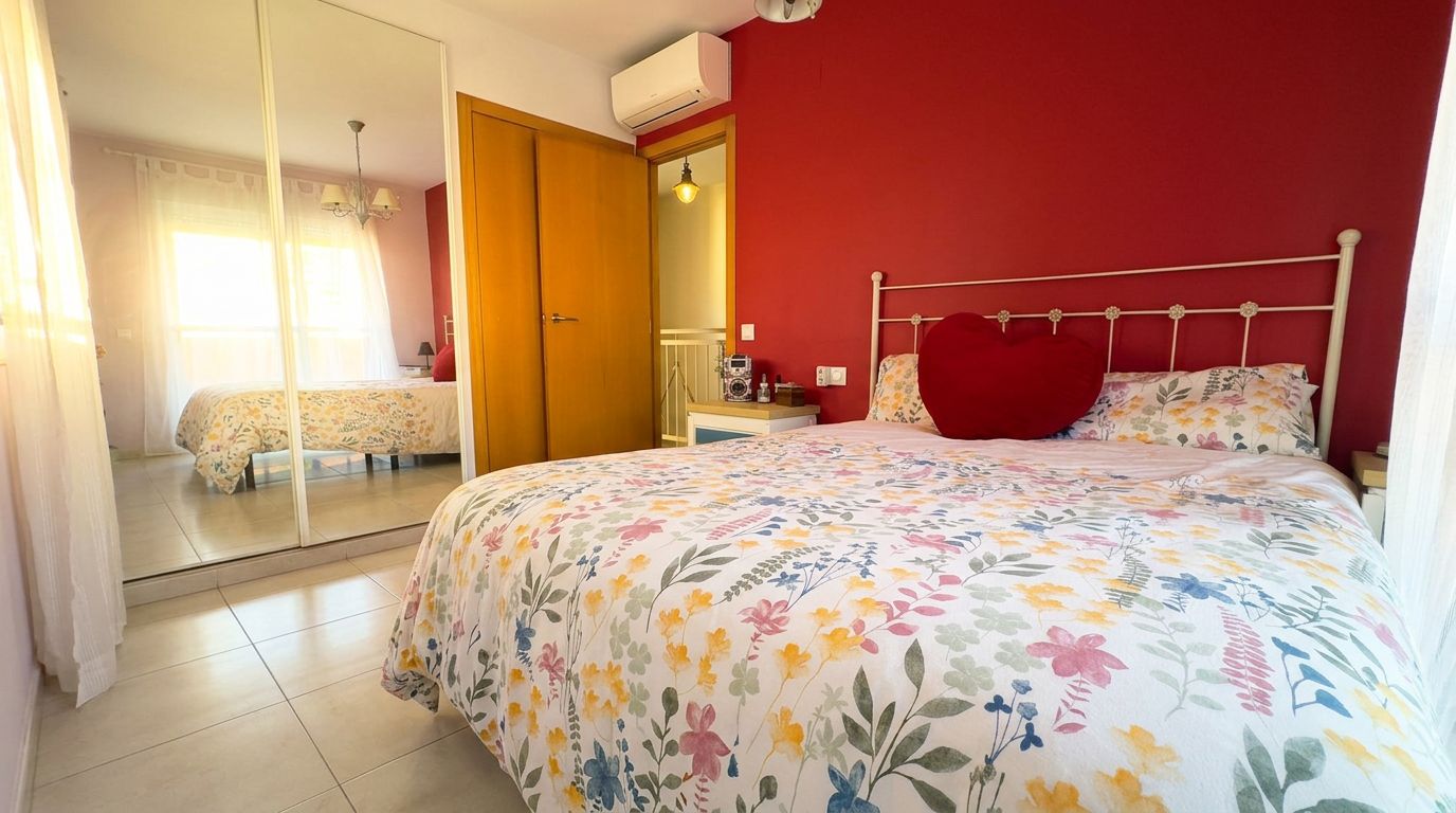 Single-family house in El Verger with a communal pool, garden, and plenty of light.