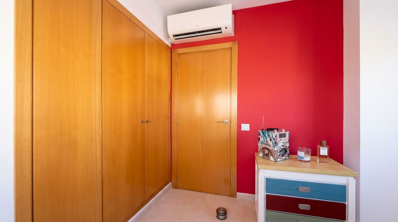 Single-family house in El Verger with a communal pool, garden, and plenty of light.