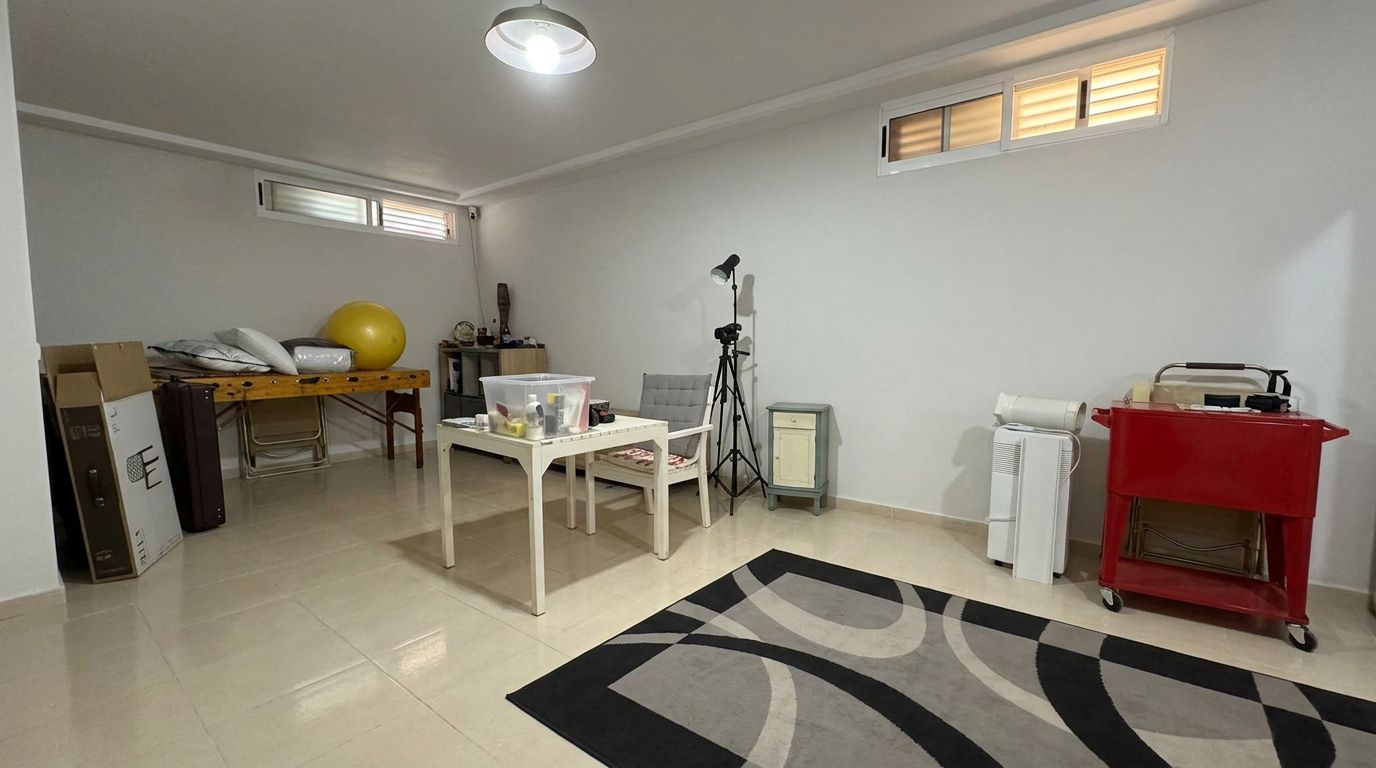 Single-family house in El Verger with a communal pool, garden, and plenty of light.