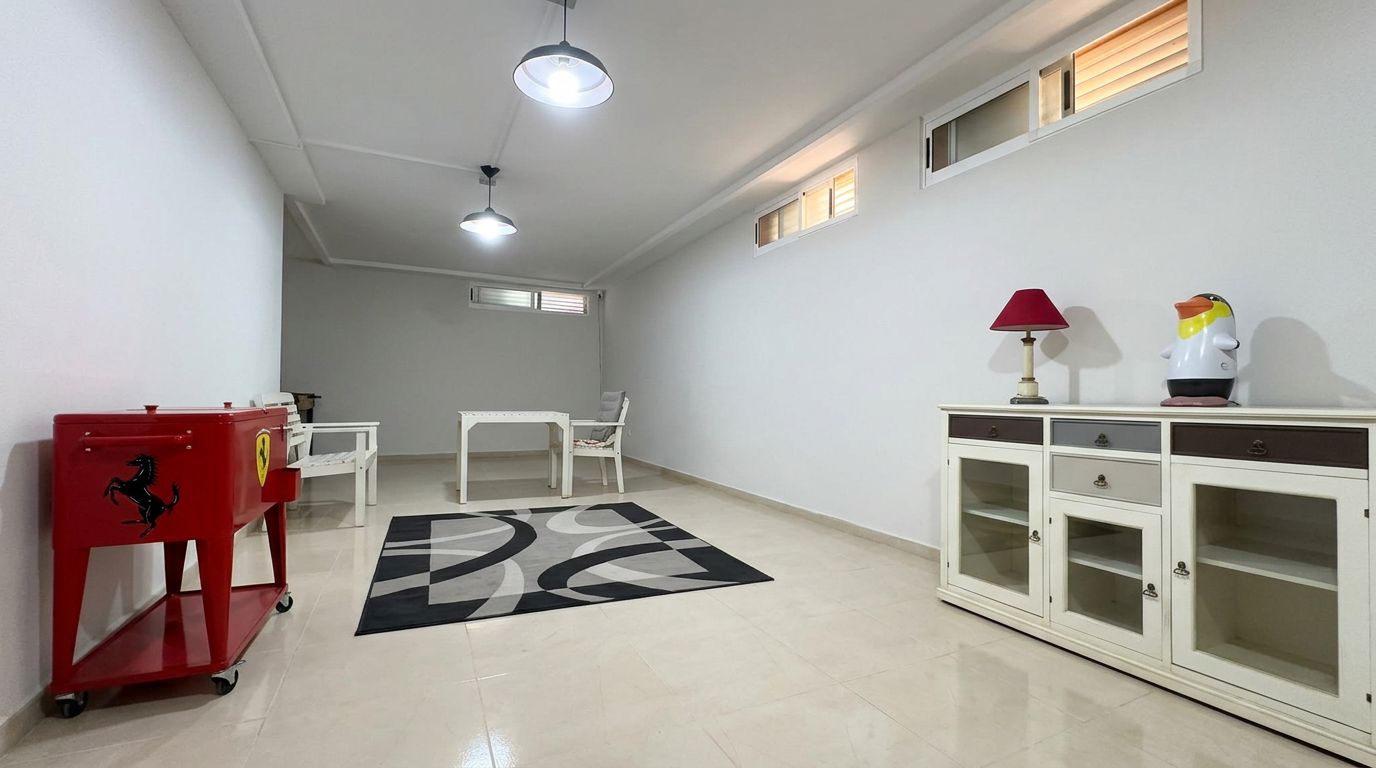 Single-family house in El Verger with a communal pool, garden, and plenty of light.