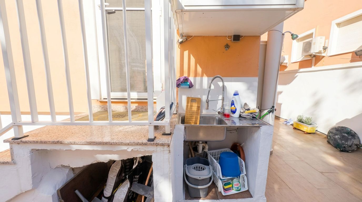 Single-family house in El Verger with a communal pool, garden, and plenty of light.