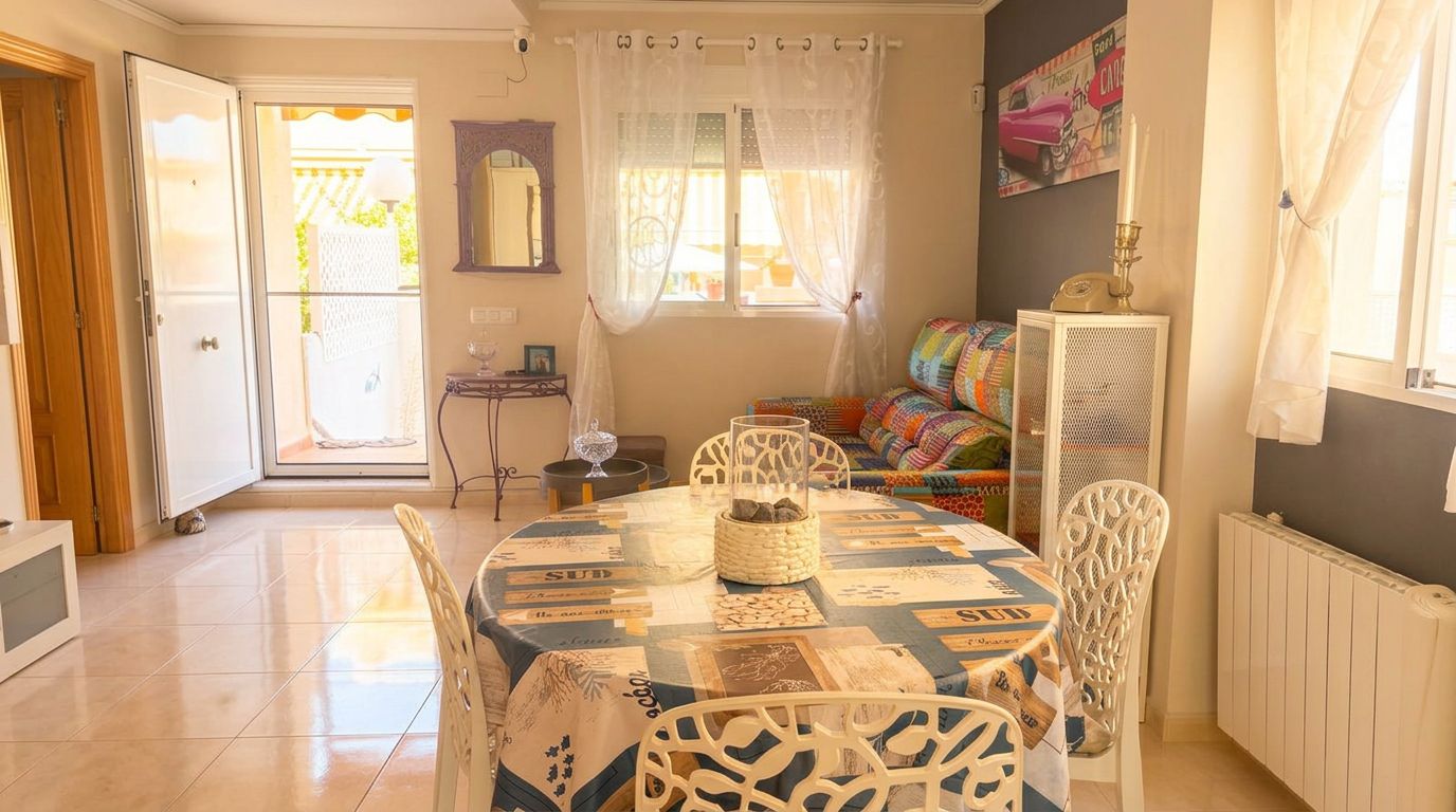 Single-family house in El Verger with a communal pool, garden, and plenty of light.