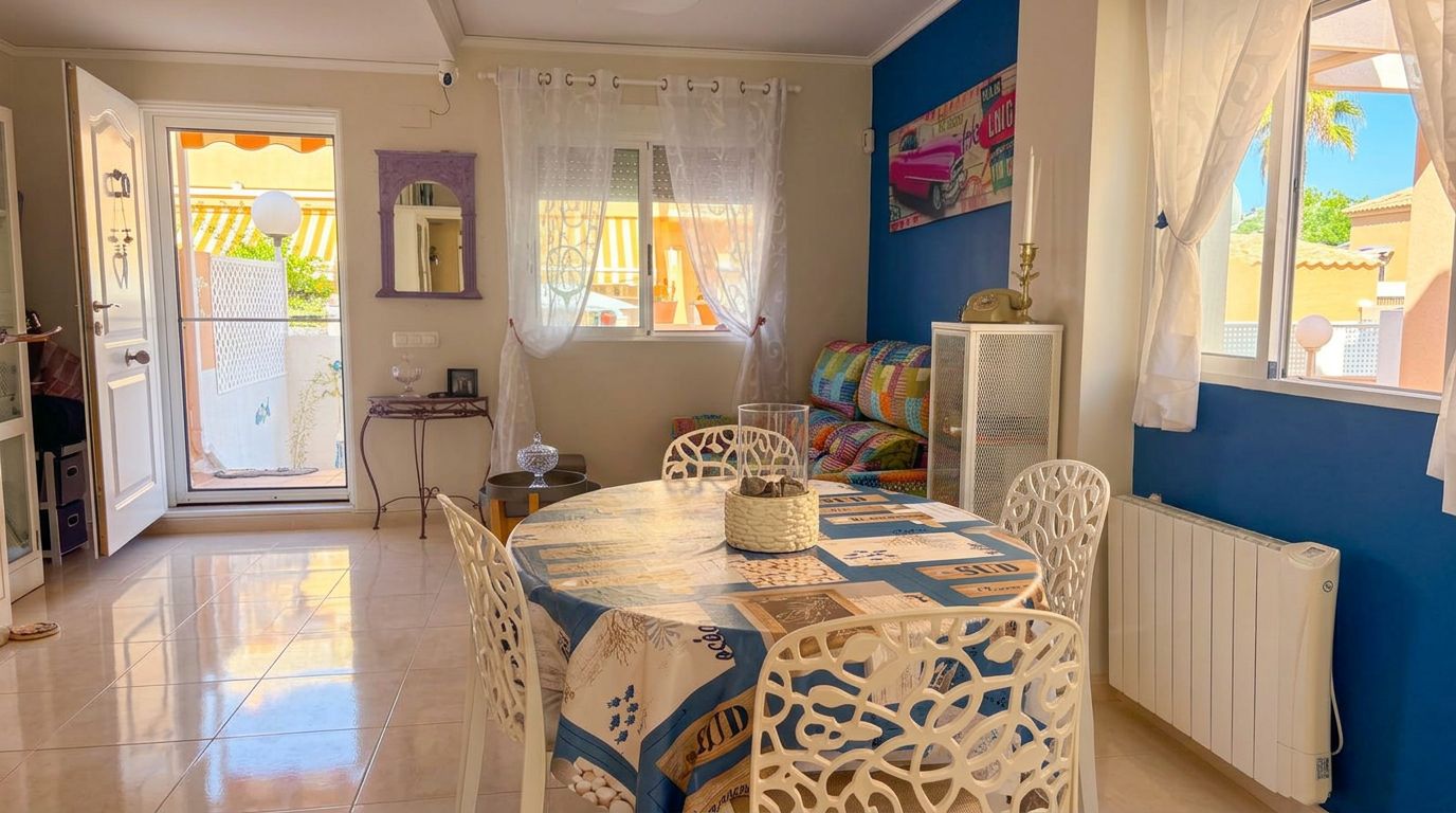 Single-family house in El Verger with a communal pool, garden, and plenty of light.