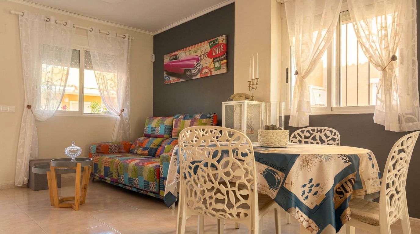 Single-family house in El Verger with a communal pool, garden, and plenty of light.
